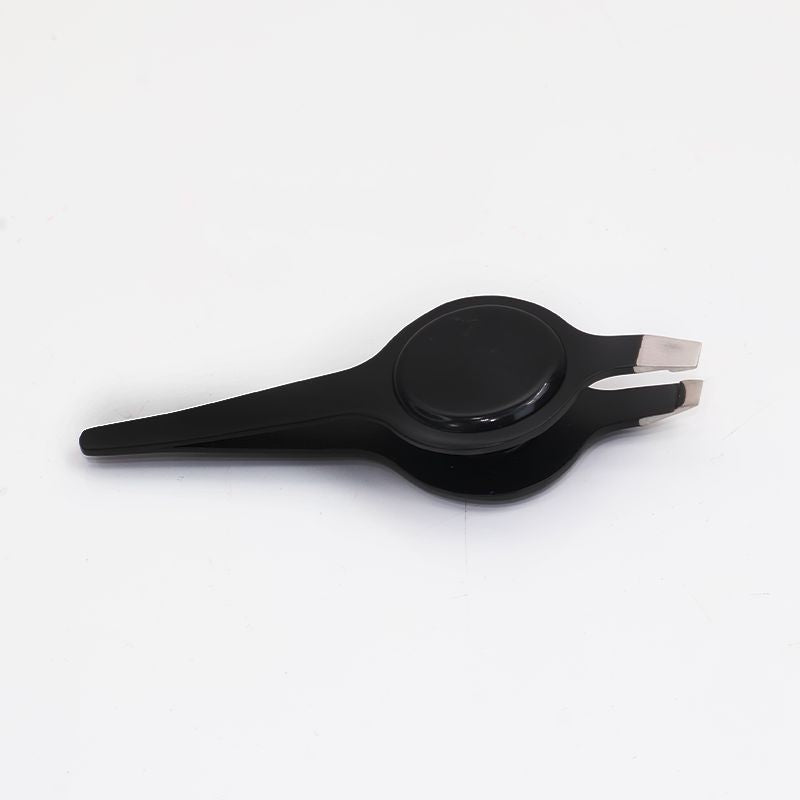Fashion Plus Eyebrow tweezers Professional Quality (Black).