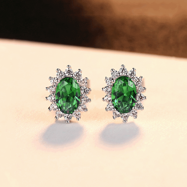 Stunning Silver Plated Crystal Pendant Necklace for Fashionable Women with Green and Silver Tones - Shop N Save