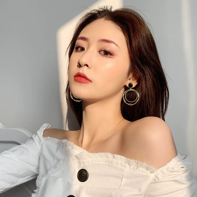 2023 Trendy Clip-ons: Geometric Fashion for Women's Ears - Shop N Save