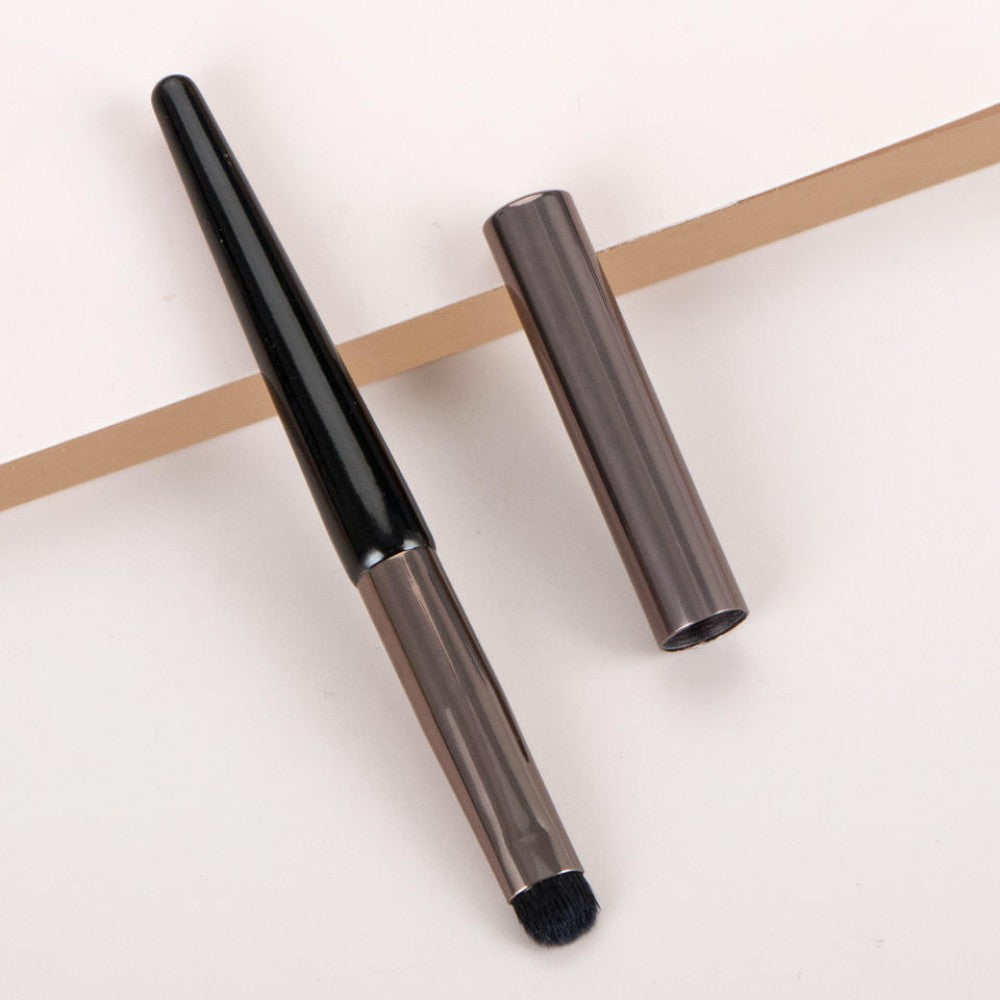 Synthetic Hair Make Up Lip Brush With Lid - White