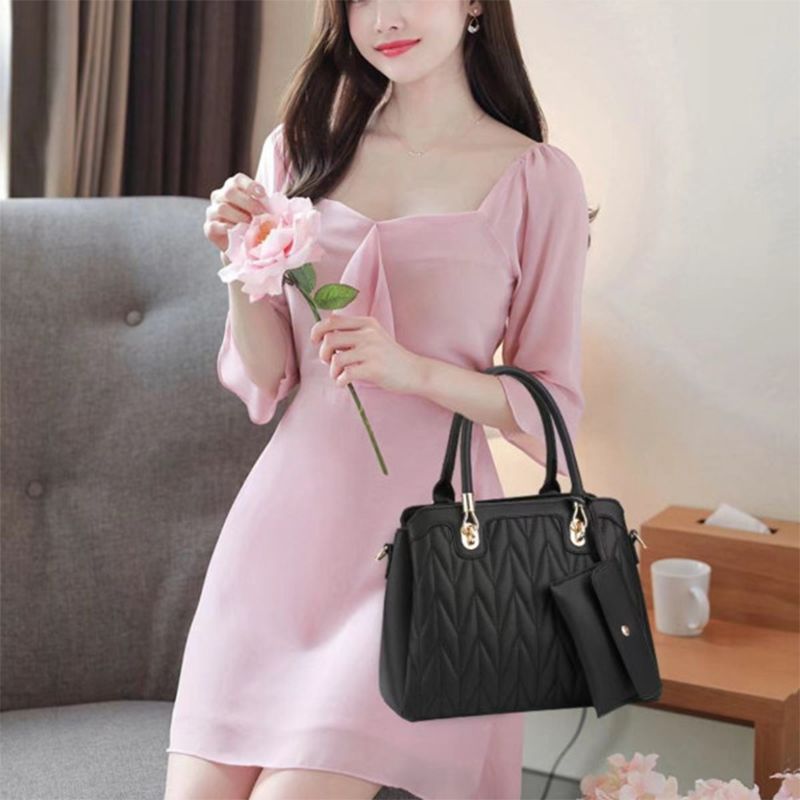 Black Geometric Handbag: Trendy, Stylish, Spacious, Fashionable Chic