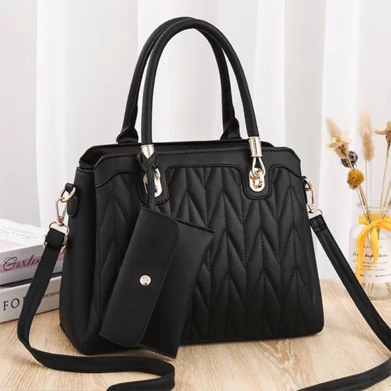 Black Geometric Handbag: Trendy, Stylish, Spacious, Fashionable Chic