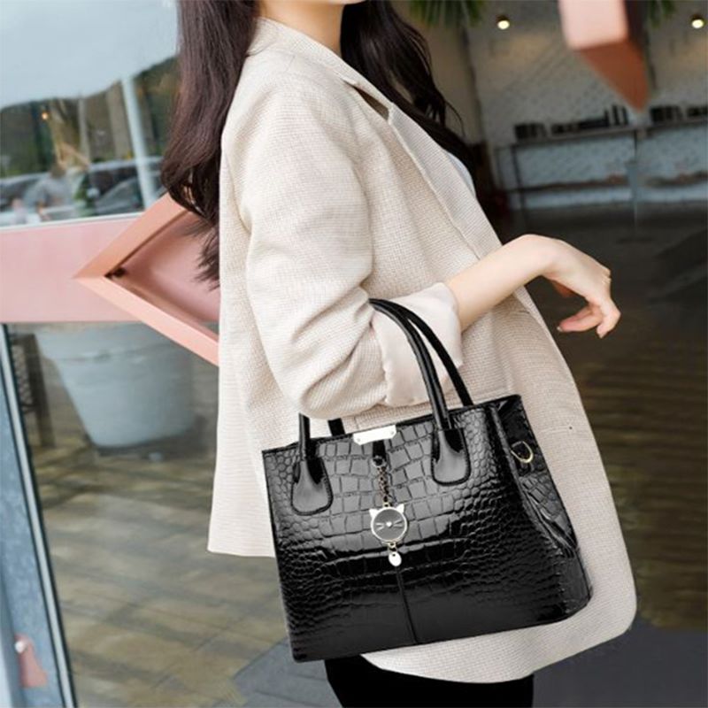 Black Crocodile Handbag: Stylish, Large Capacity, PU Leather, Chic - Shop N Save