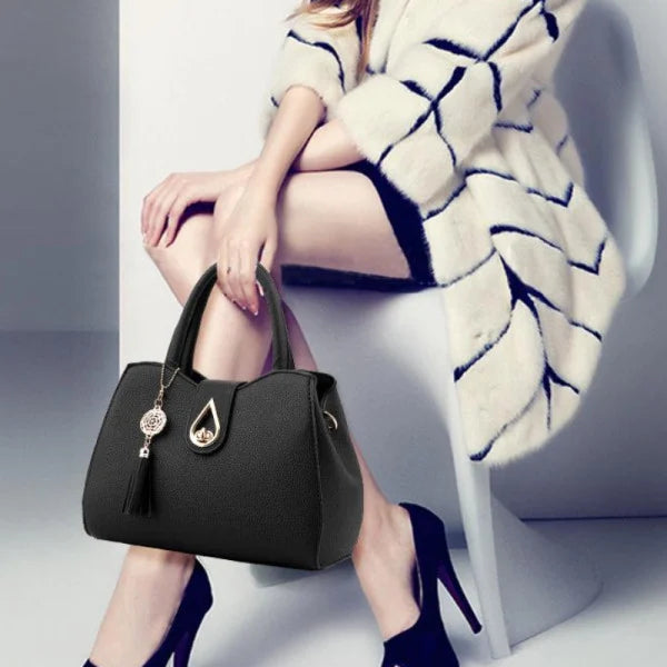 Classy Black Handbag Perfect for Women with a Twist Lock Closure Lichee Pattern Leather Strap Synthetic Leather Exterior Strap