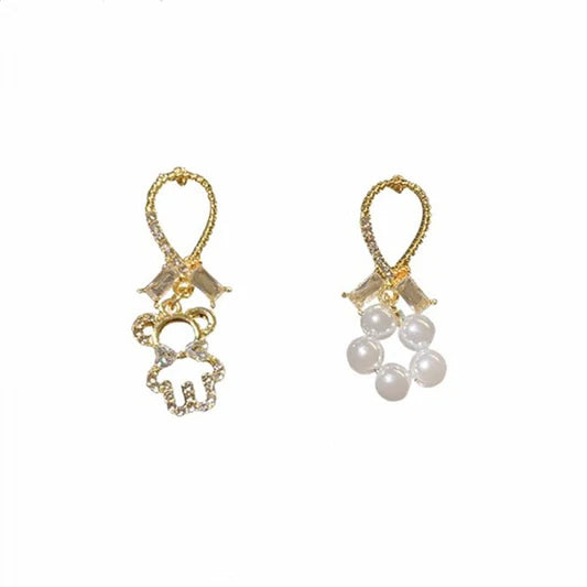 Asymmetric Pearl Flowers Flash Bear Earrings - Golden