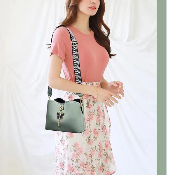 Stylish Cream White Shoulder Bag for Fashionable Women Wide Adjustable Strap Synthetic Leather Zipper Closure - Shop N Save