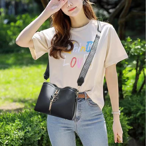 Fashionable Green Shoulder Bag with Wide Straps Perfect for Stylish Women! - Shop N Save