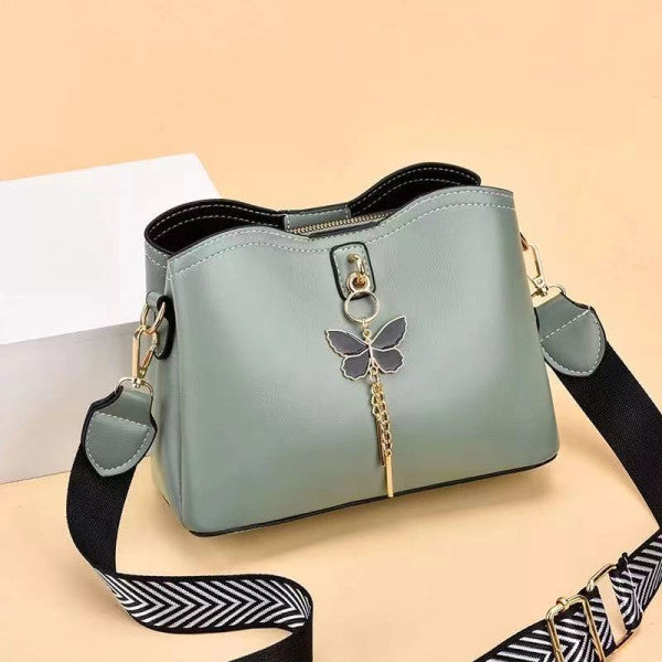 Fashionable Green Shoulder Bag with Wide Straps Perfect for Stylish Women! - Shop N Save