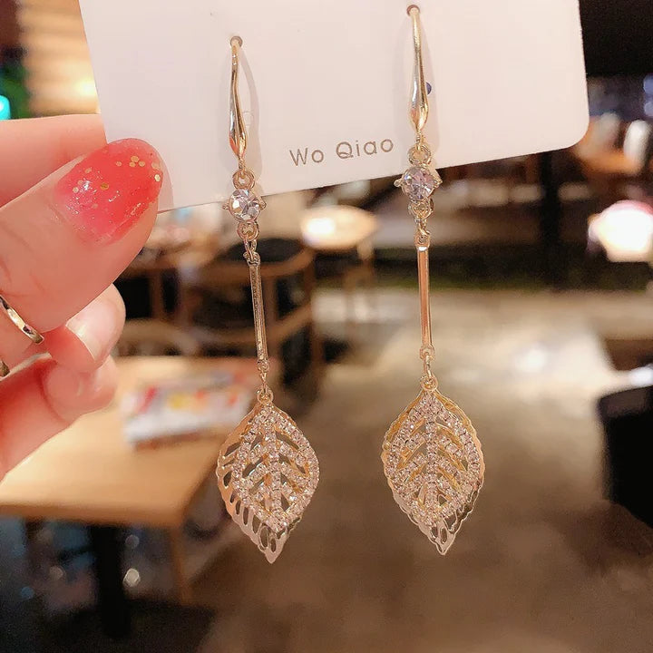 Leaves Engraved Crystal Patched Earrings Pair - Golden