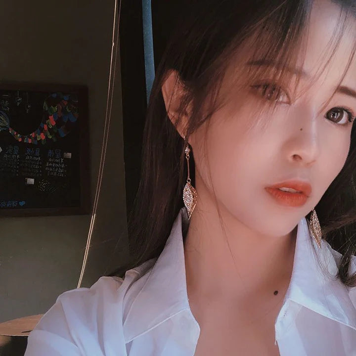 Leaves Engraved Crystal Patched Earrings Pair - Golden