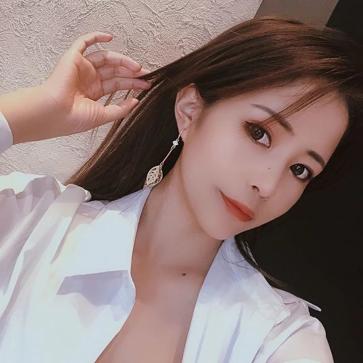 Leaves Engraved Crystal Patched Earrings Pair - Golden