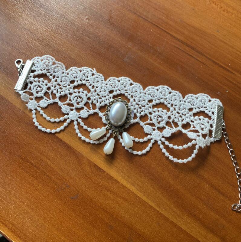 Retro Crystal Lolita Bracelet - White Lace, Oil Painting Bing - Shop N Save