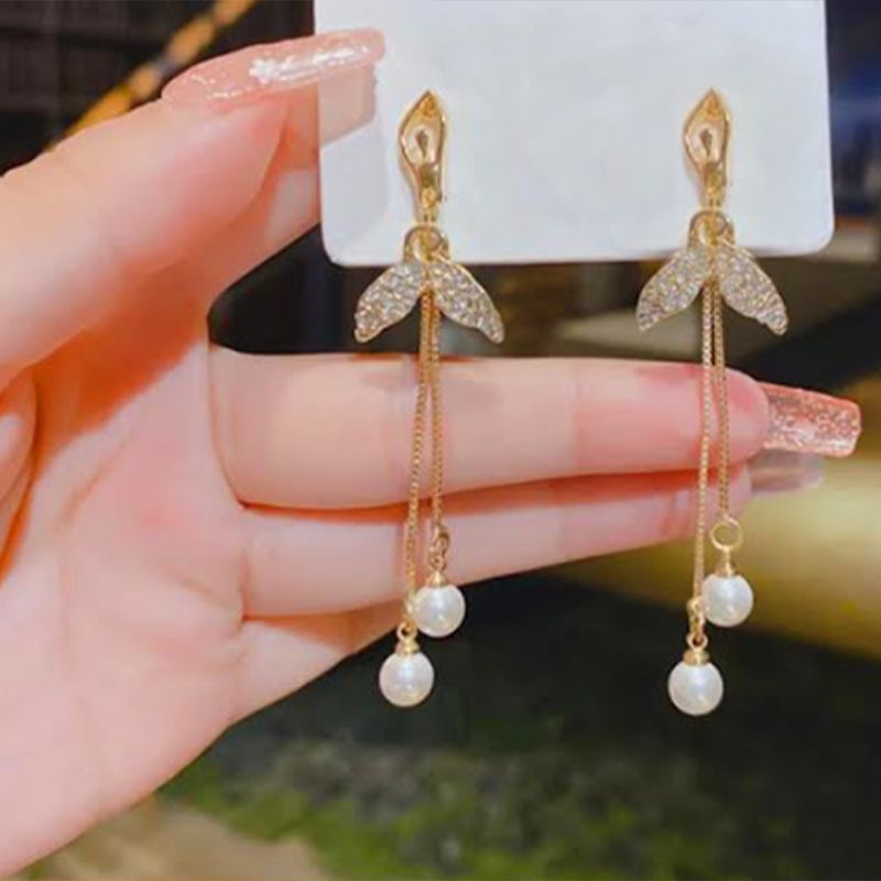 Elegant Women's Earrings: Versatile Styles for Fashion Statements - Shop N Save