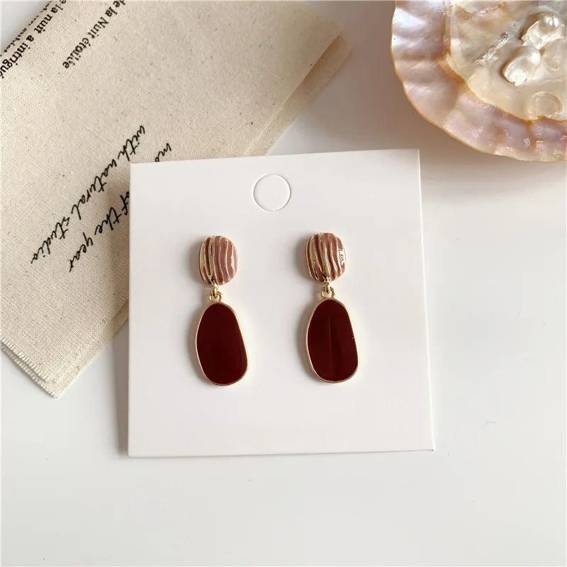Retro Wine Red Clip-on Earrings: Geometric Oval, No Piercing - Shop N Save