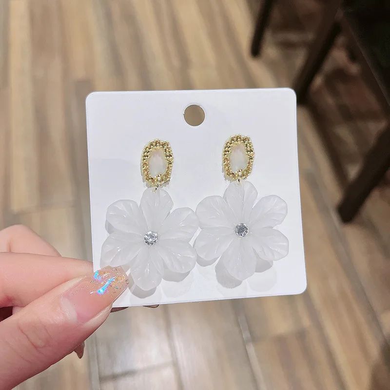Acrylic Crystal Flower Earrings - Gold White Trendy Resin Jewelry - Shop N Save