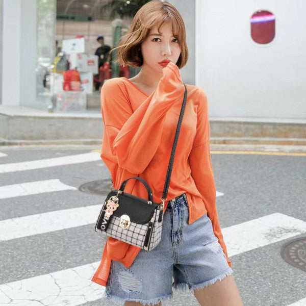 Cute Simple Plaid Print Messenger Bag - Black