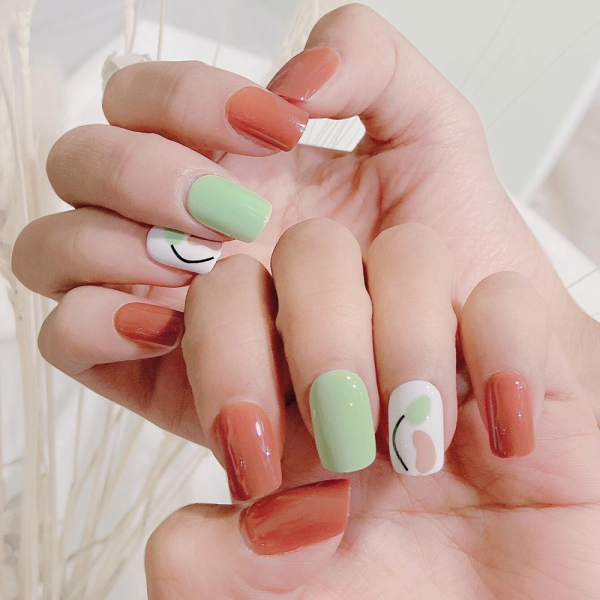 Greenish Print Multicolor 12 PCs Fake Nails Set - Green Multicolor
