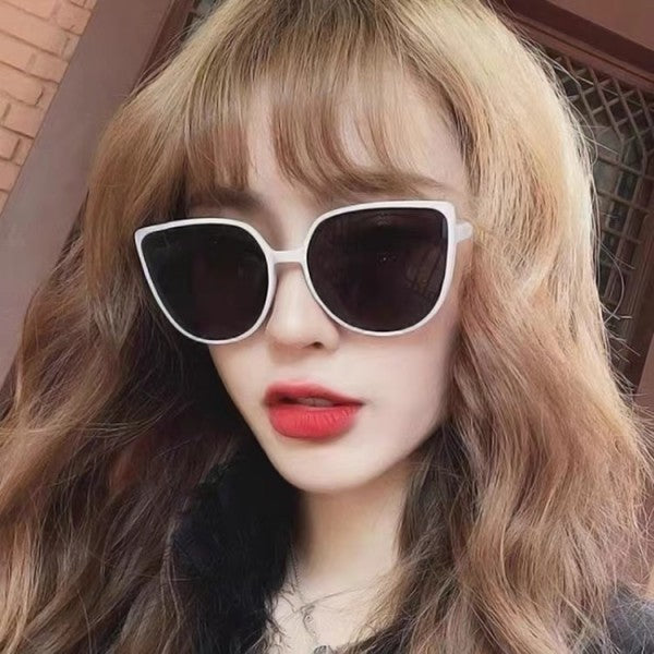 Hot Design High Class Sunglasses - Black And White - Shop N Save