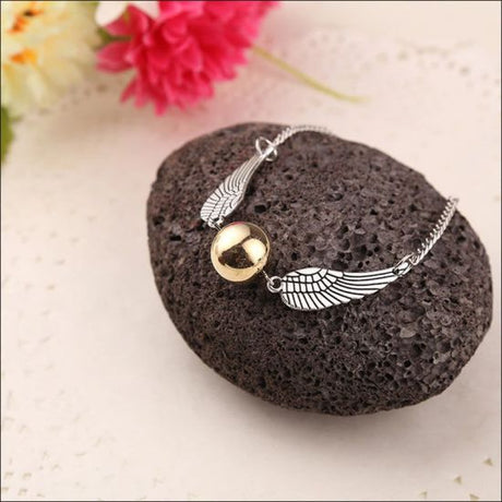 Vintage Jewelry Retro Tone Snitch Pocket Wings Bracelet Golden