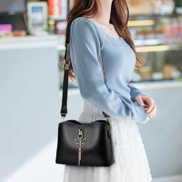 Fashionable Green Shoulder Bag with Wide Straps Perfect for Stylish Women! - Shop N Save