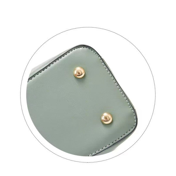 Fashionable Green Shoulder Bag with Wide Straps Perfect for Stylish Women! - Shop N Save