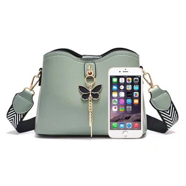 Fashionable Green Shoulder Bag with Wide Straps Perfect for Stylish Women! - Shop N Save