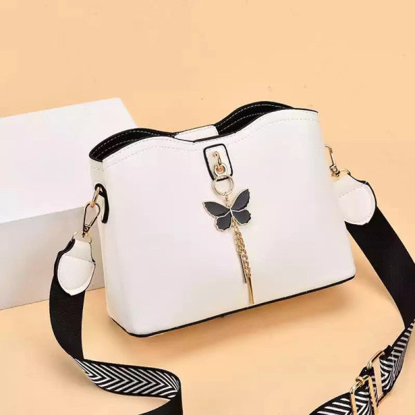 Fashionable Green Shoulder Bag with Wide Straps Perfect for Stylish Women! - Shop N Save