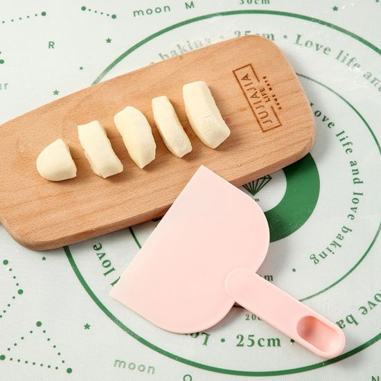 Multi Function Useful Cream Spatula Pastry Cutter (Pink) - Shop N Save
