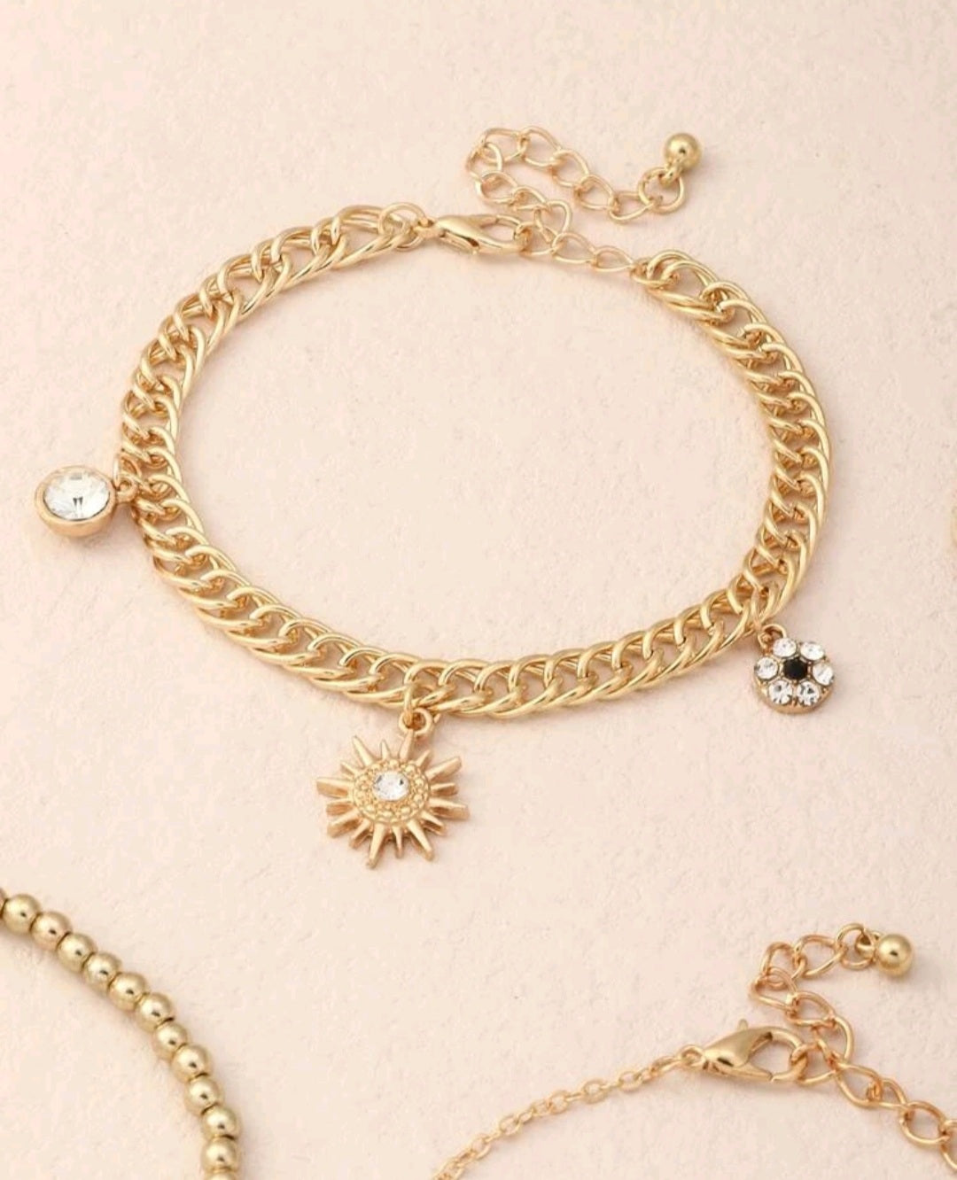 Minimalist Elegant Bracelet - Dainty and Versatile Design