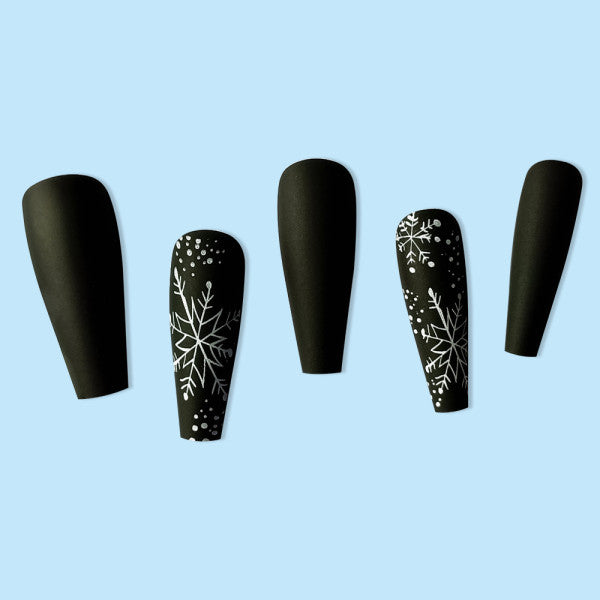 Snow Flakes Printed Long Stylish 12 PCs Fake Nails - BLACK SILVER