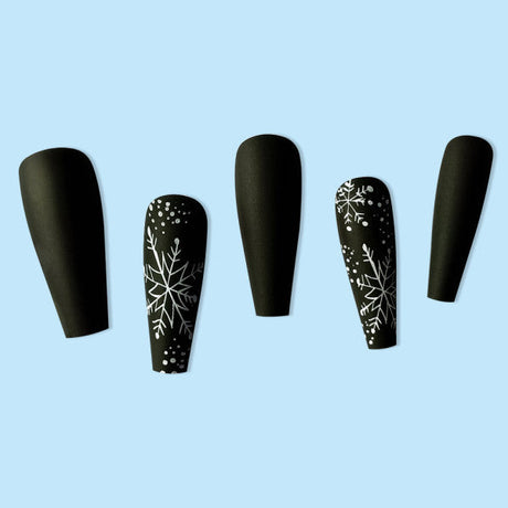 Snow Flakes Printed Long Stylish 12 PCs Fake Nails - BLACK SILVER